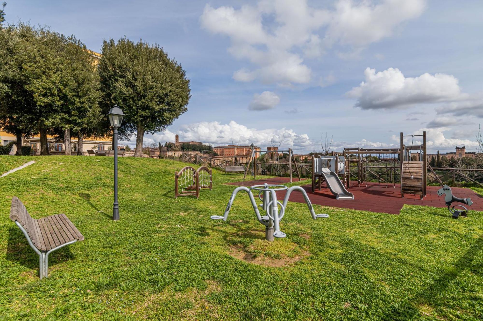 Porta Tufi Luxury Apartment With Private Parking! Siena Luaran gambar